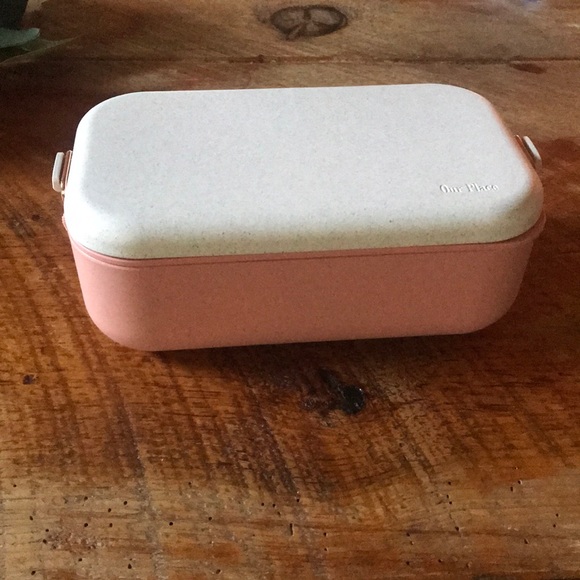 Cute stackable Tupperware set - Picture 2 of 8